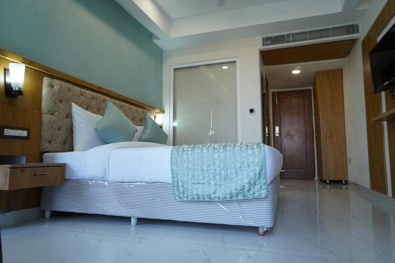 Hotel Shanti Sagar Kharar Esterno foto