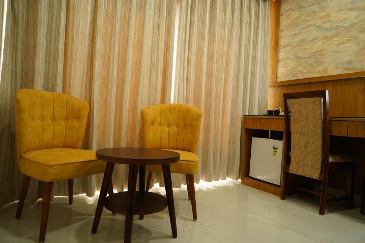 Hotel Shanti Sagar Kharar Esterno foto