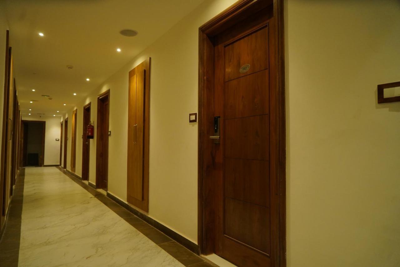 Hotel Shanti Sagar Kharar Esterno foto