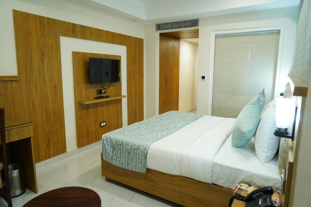Hotel Shanti Sagar Kharar Esterno foto